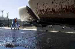美洛杉矶输油管道破裂 5万加仑原油涌入街道
