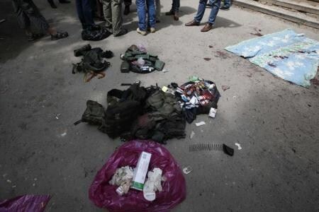 2014年5月27日在乌克兰顿涅茨克拍到的一名被打死的民间武装人员的物品。