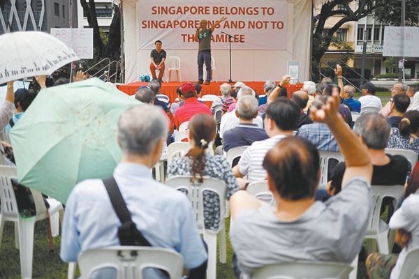 新加坡400人抗议李显龙_呼吁其接受独立调查
