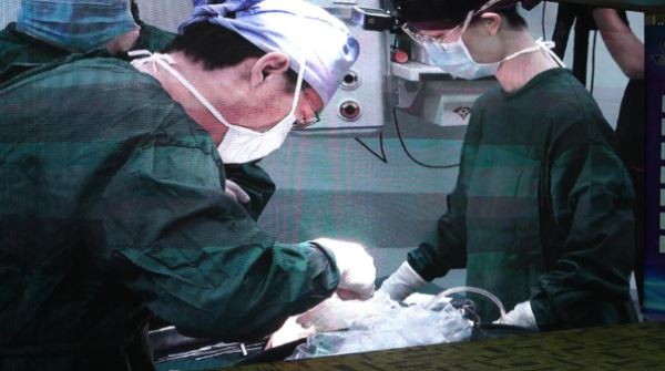 沈阳杏林整形外科医院挑战医学“换脸”_8小时让早衰少女“返老还童”
